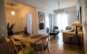 Elegant 2 Bedroom Apartment Under Acropolis